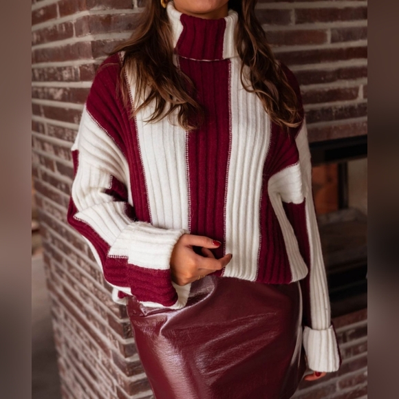 Black Colorblock Turtle Neck Sweater - Picture 9 of 10